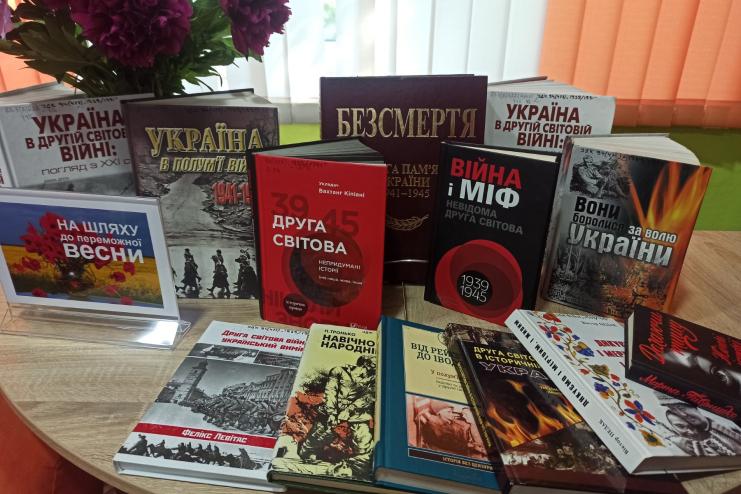 Сторінки пам'яті: в Арцизі презентували книжкову виставку до Дня пам'яті та перемоги над нацизмом у Другій світовій війні