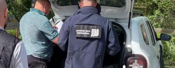 На Одещині ДБР викрило правоохоронців, які за хабар військовим майном «позбавляли» від кримінального провадження