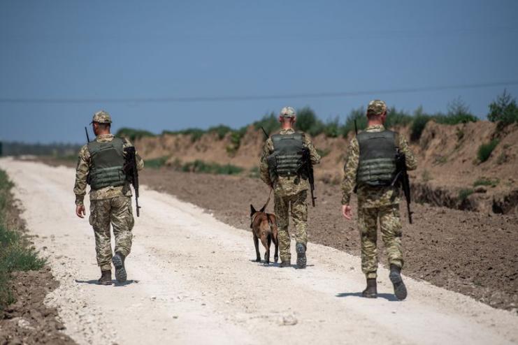 На Болградщині організатор незаконного переправлення осіб через кордон напав на прикордонника