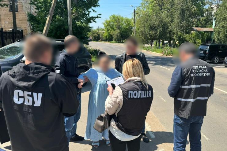 Обіцяла вплинути на суддю: на Одещині затримано службову особу одного з райсудів