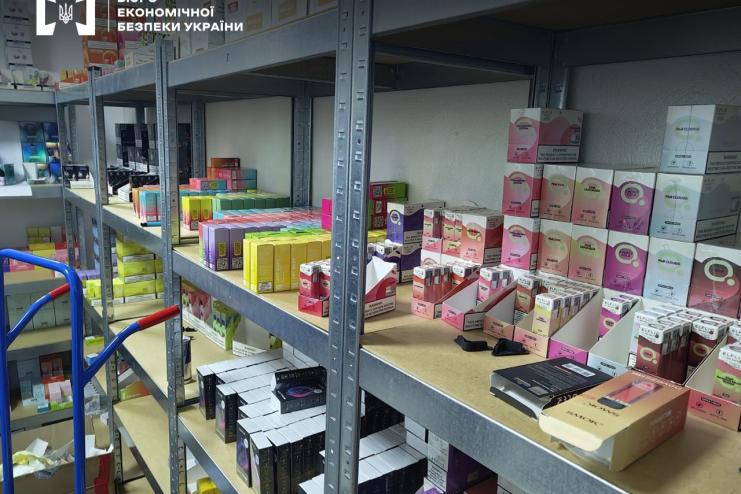 На Одещині суд виніс вирок організатору схеми продажу електронних сигарет та його спільнику