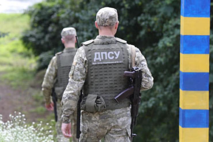 На Одещині водій автомобіля наїхав на прикордонника і втік – ЗМІ