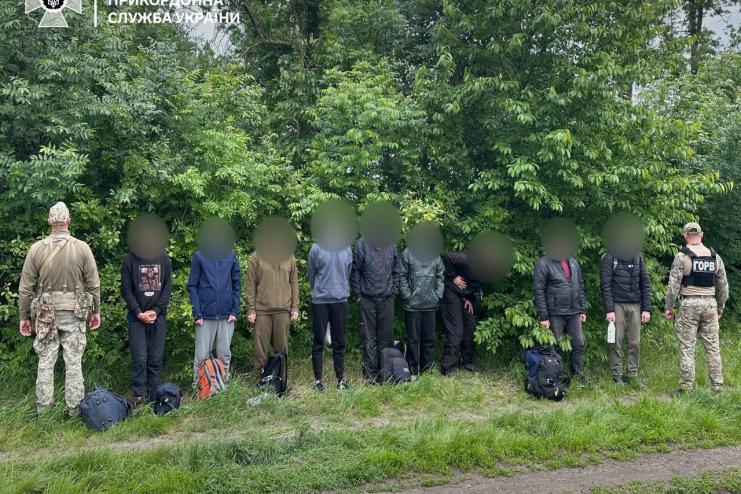 За сім верст киселю зʼїсти: дві групи порушників на Одещині намагалися потрапити за кордон