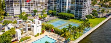 Фірма дружини керівника одеського суду купила квартиру в Маямі