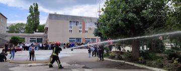 Вогонь у навчальному закладі Ізмаїла: рятувальники показали майстер-клас з ліквідації уявної пожежі