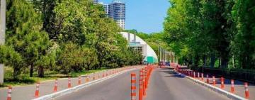 Біля одеського пляжу облаштували паркувальний майданчик для людей з інвалідністю