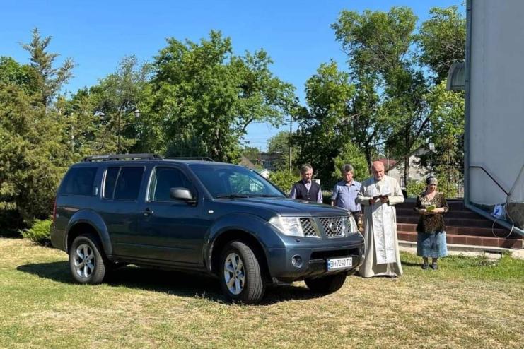 У Сараті придбали чергову автівку для ЗСУ