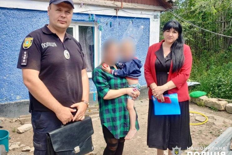 Йшов дорогою і залізницею: на Одещині трирічний хлопчик гуляв містом без дорослих