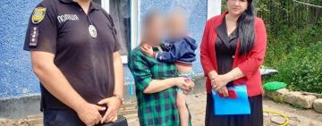 Йшов дорогою і залізницею: на Одещині трирічний хлопчик гуляв містом без дорослих