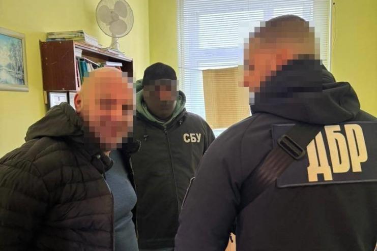 На Одещині судитимуть працівника ДМС, який вимагав хабар за підтвердження дітям громадянства України