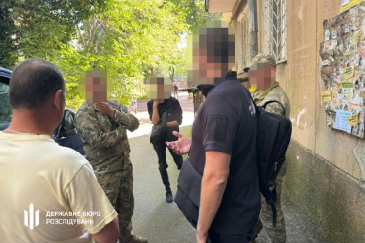 Одеський ТЦК заробляв мільйони, зробивши щонайменше 138 військовозобов'язаних непридатними, - ДБР