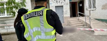 Порізав жінку та власну дитину, а потім вистрибув з балкона: поліція Одещини розлідує обставини трагедії