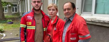 Останній дзвоник, кров, реанімація: завдяки медикам «швидкої» вдалося врятувати дитину після жорстоко нападу батька