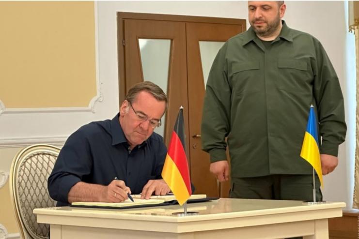 Одесу відвідав міністр оборони Німеччини і пообіцяв надати нову партію озброєнь