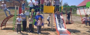 У трьох селах Бородінської громади до Дня захисту дітей встановили дитячі ігрові майданчики
