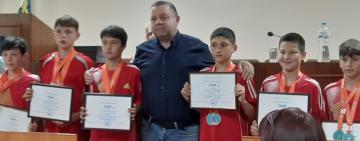 Голова Тарутинської громади вручив грошові сертифікати переможцям змагань "Пліч-о-пліч"