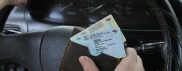 Кабмін пропонує скоротити термін дії водійських прав до 5-10 років