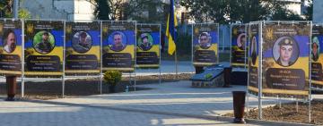 Нічого святого: в Кілії з Алеї Слави загиблих Героїв періодично крадуть квіти