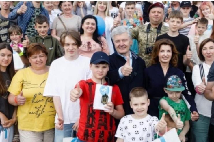 Діти загиблих героїв-десантників 46-ї бригади побували на цукерковій фабриці «Roshen»