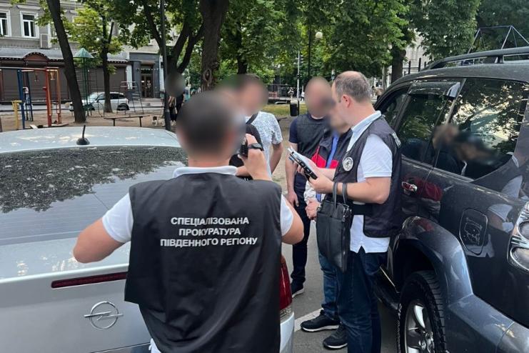 Мешканець Одещини хотів видворити з України конкурента у «любовному трикутнику» за 3000 доларів