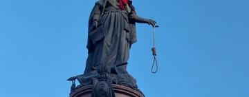 Катерину і Суворова — на сувеніри: в Одесі пропонують переплавити на пам'ятні коїни деколонізовані пам'ятники