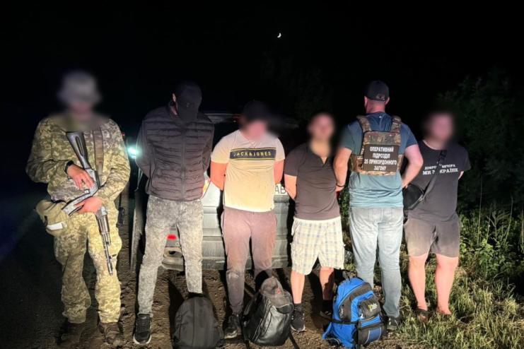На трасі Одеса-Рені затримано перевізника, який планував доставити чоловіків до кордону з Молдовою