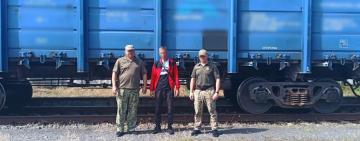 На Одещині прикордонники затримали чоловіка, який заскочив у вантажний потяг