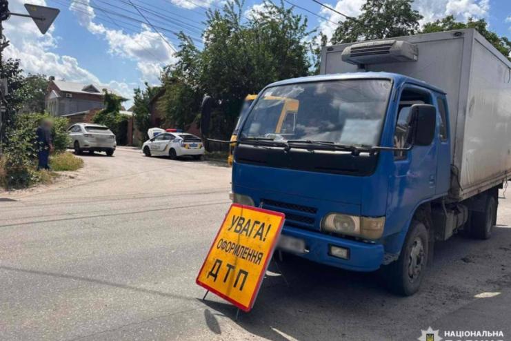 В Одесі вантажівка збила 9-річного велосипедиста: дитину забрали в лікарню