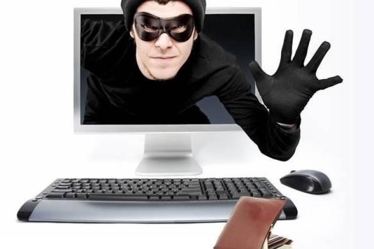 Шахрай встиг ошукати семеро людей на продажі «брендових» капців