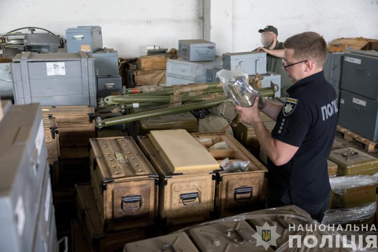 Поліцейські передали ЗСУ 3 500 одиниць арештованих комплектуючих до військової техніки вартістю 13 мільйонів гривень