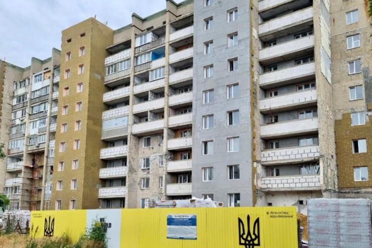 Постраждалу від ракетної атаки багатоповерхівку на Одещині планують відновити до листопада