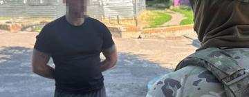 СБУ затримала рекетирів, які вибивали 5 млн грн із сім’ї загиблого воїна ЗСУ