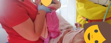 Медики врятували немовля, яке без ознак життя жінка народила в полі