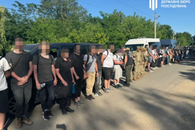 На Одещині ДБР завадило спробі переправити сотню чоловіків через державний кордон