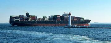 Найбільший світовий перевізник контейнерів відмовився відправляти своє судно в Одесу через побори на митниці