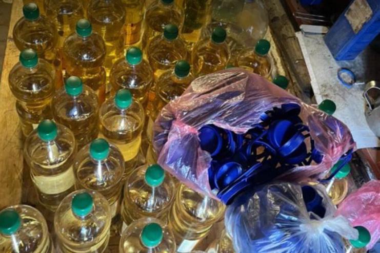 На Одещині троє осіб організували підпільний алкогольний цех
