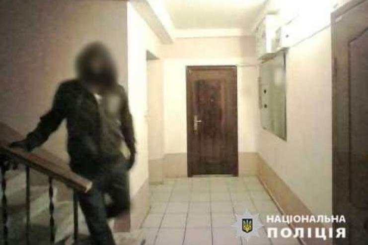 Поліцейські затримали двох жителів Дніпропетровщини за спробу підпалити три квартири в Одесі