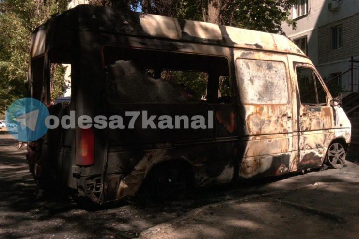 Військові, чию автівку спалили в Одесі, просять про допомогу