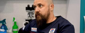 Відвідувач ветклініки, який облаяв лікаря – ветерана ЗСУ, оригінально вибачився перед ним