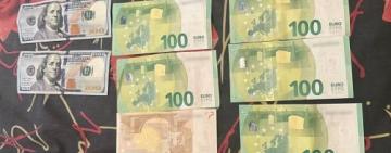 Поліцейські оперативно затримали чоловіка, який вкрав барсетку з грошима з автівки пенсіонера