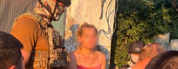 Чоловік-транссексуал викрав немовля з пологового (відео)