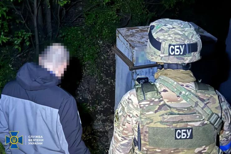 «Полював» на релейні шафи Укрзалізниці та коригував удари по Одесі: чоловіку загрожує довічне увʼязнення