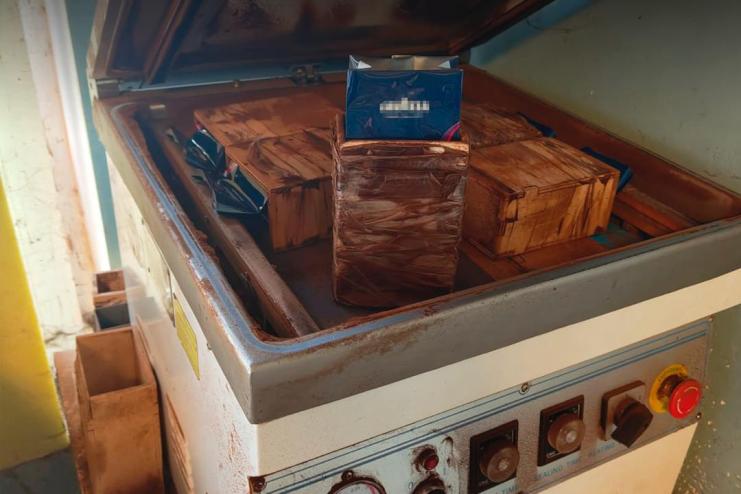 На Одещині припинено діяльність підпільного цеху, на якому фальсифікувавали світові бренди кави