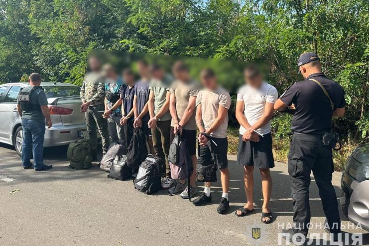 На Одещині викрили двох ділків, які за 600 000 грн планували переправити шістьох чоловіків за кордон