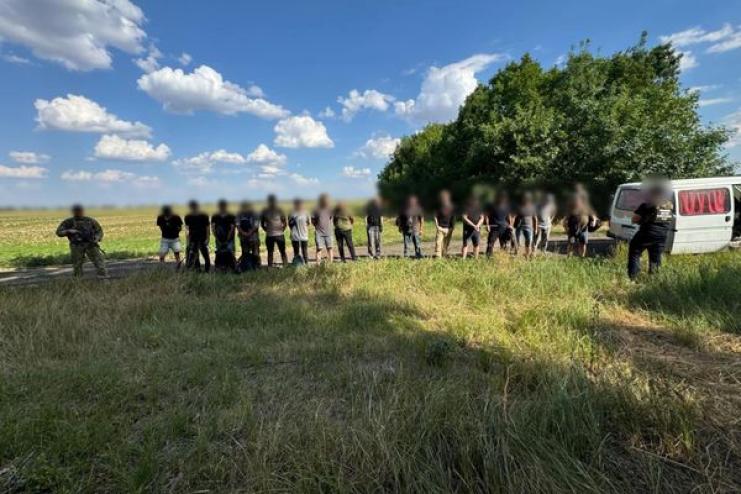 Прикордонники Одещини зупинили незаконну спробу перетину кордону  групою з 15 чоловіків