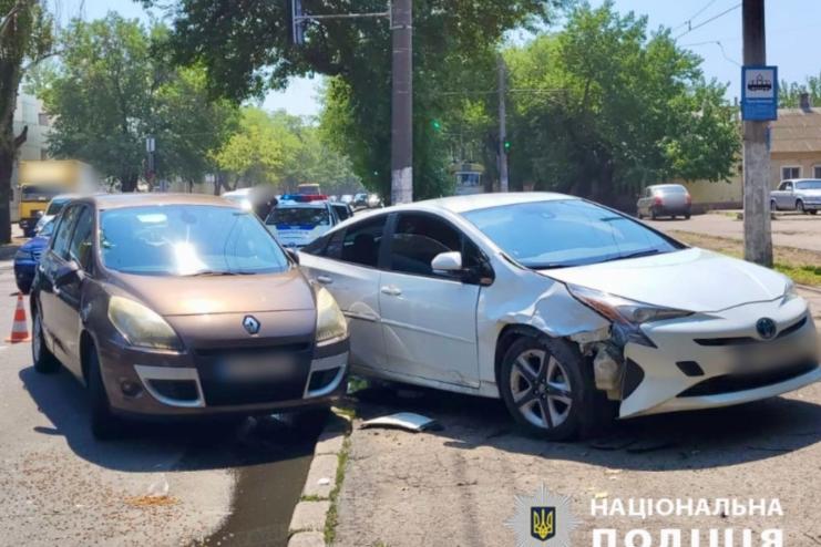 Автопригода в Одесі: дівчинка перебігала дорогу на червоний та потрапила під колеса автівки