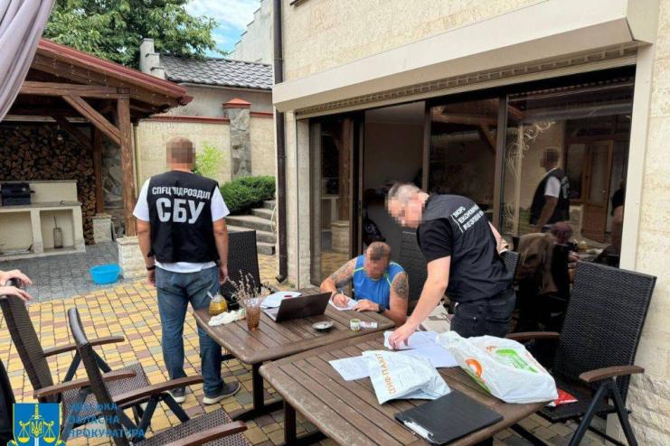 Схема мільйонних розкрадань на закупівлі військового спорядження: підозрюють двох високопосадовців
