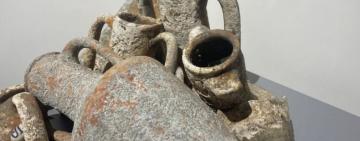 Залишки храму Ахілла та античні амфори: знахідки зі Зміїного вперше презентували в Одесі