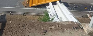 Міст обвалився на вантажівку: на трасі Київ – Одеса трапилася ДТП