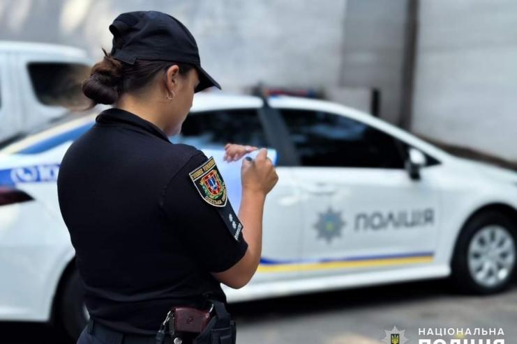 Збирала кошти з контрагентів за поставлений товар та гроші клала в кишеню: поліція оголосила підозру шахрайці